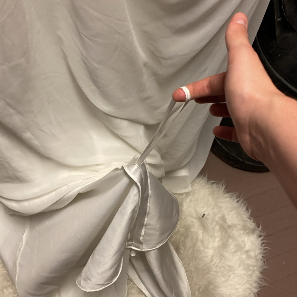 Elegant White One-Shoulder Gown - Picture 14 of 14